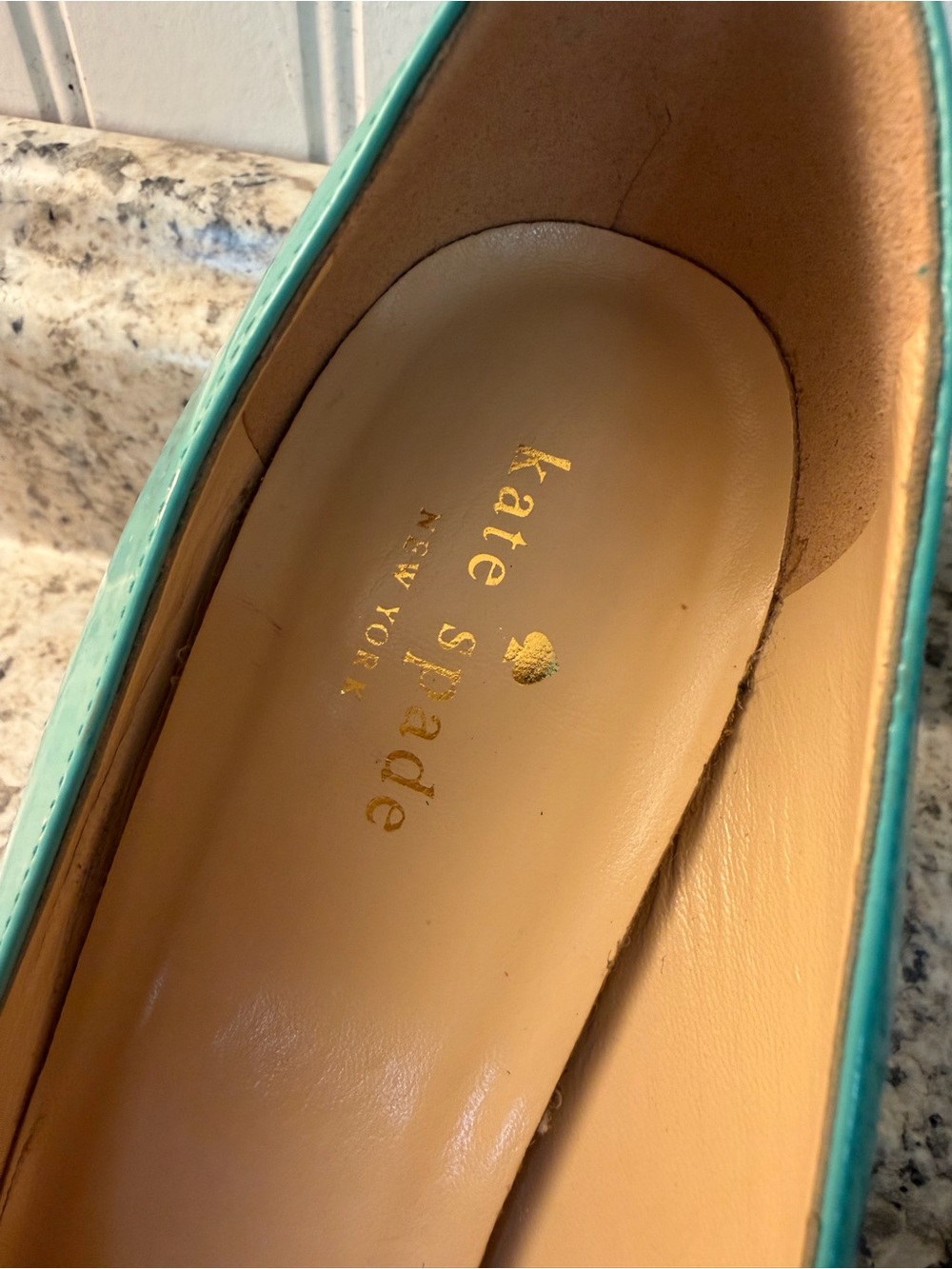 kate spade ♠️ Karolina Sea foam Patent Leather Pumps Gold Bow Accent Italy 🇮🇹 - Picture 5 of 10